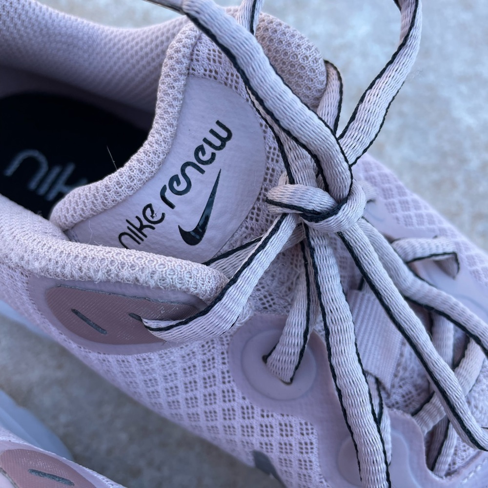 Nike RENEW RIDE RUNNING SHOE - WOMEN'S - Picture 8 of 12